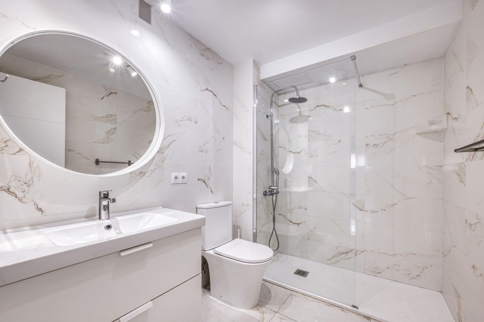 3 quarto Apartamento para venda em Puerto Banus com piscina garagem - 950 000 € (Ref: 9551321)