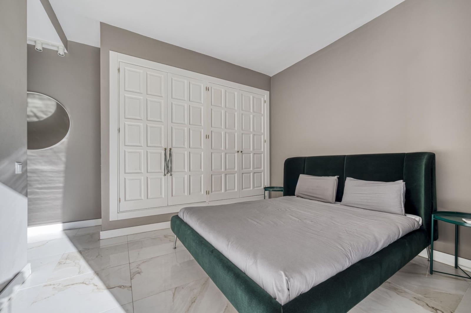 3 quarto Apartamento para venda em Puerto Banus com piscina garagem - 950 000 € (Ref: 9551321)