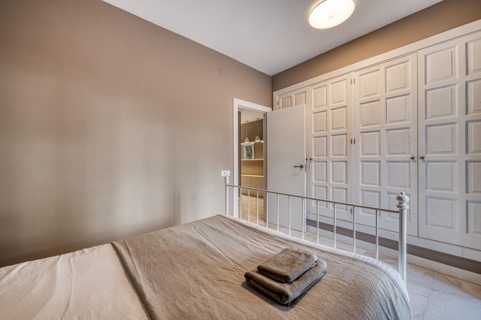 3 quarto Apartamento para venda em Puerto Banus com piscina garagem - 950 000 € (Ref: 9551321)