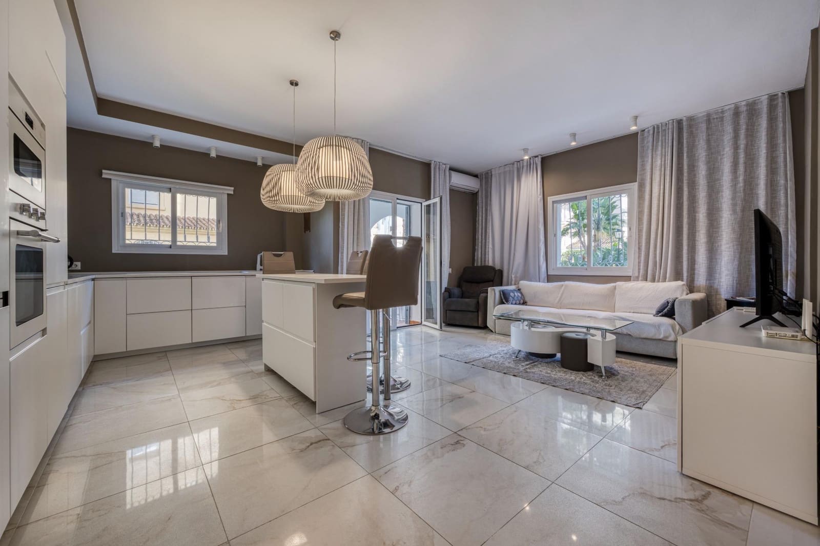 3 quarto Apartamento para venda em Puerto Banus com piscina garagem - 950 000 € (Ref: 9551321)