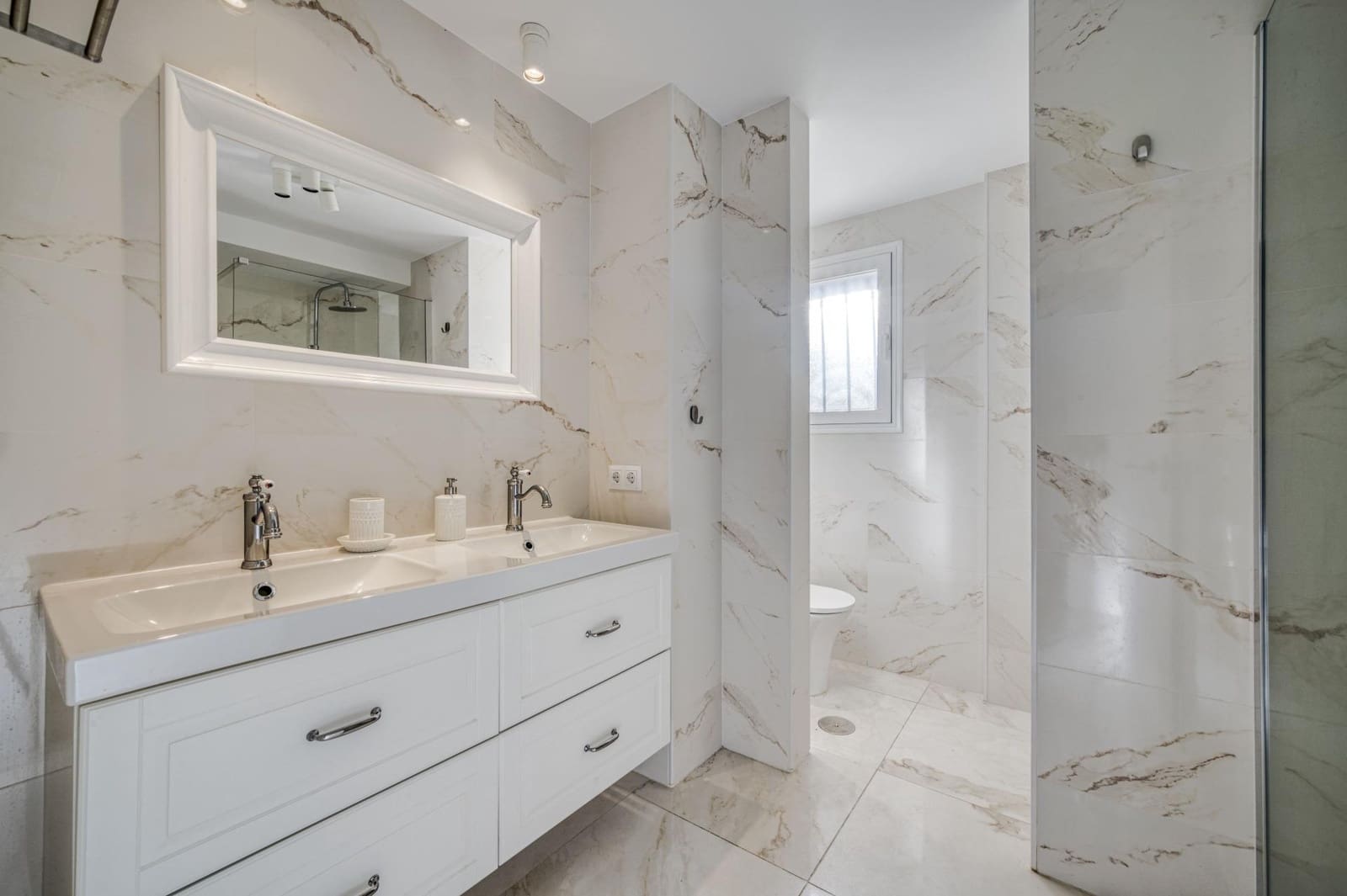 3 quarto Apartamento para venda em Puerto Banus com piscina garagem - 950 000 € (Ref: 9551321)