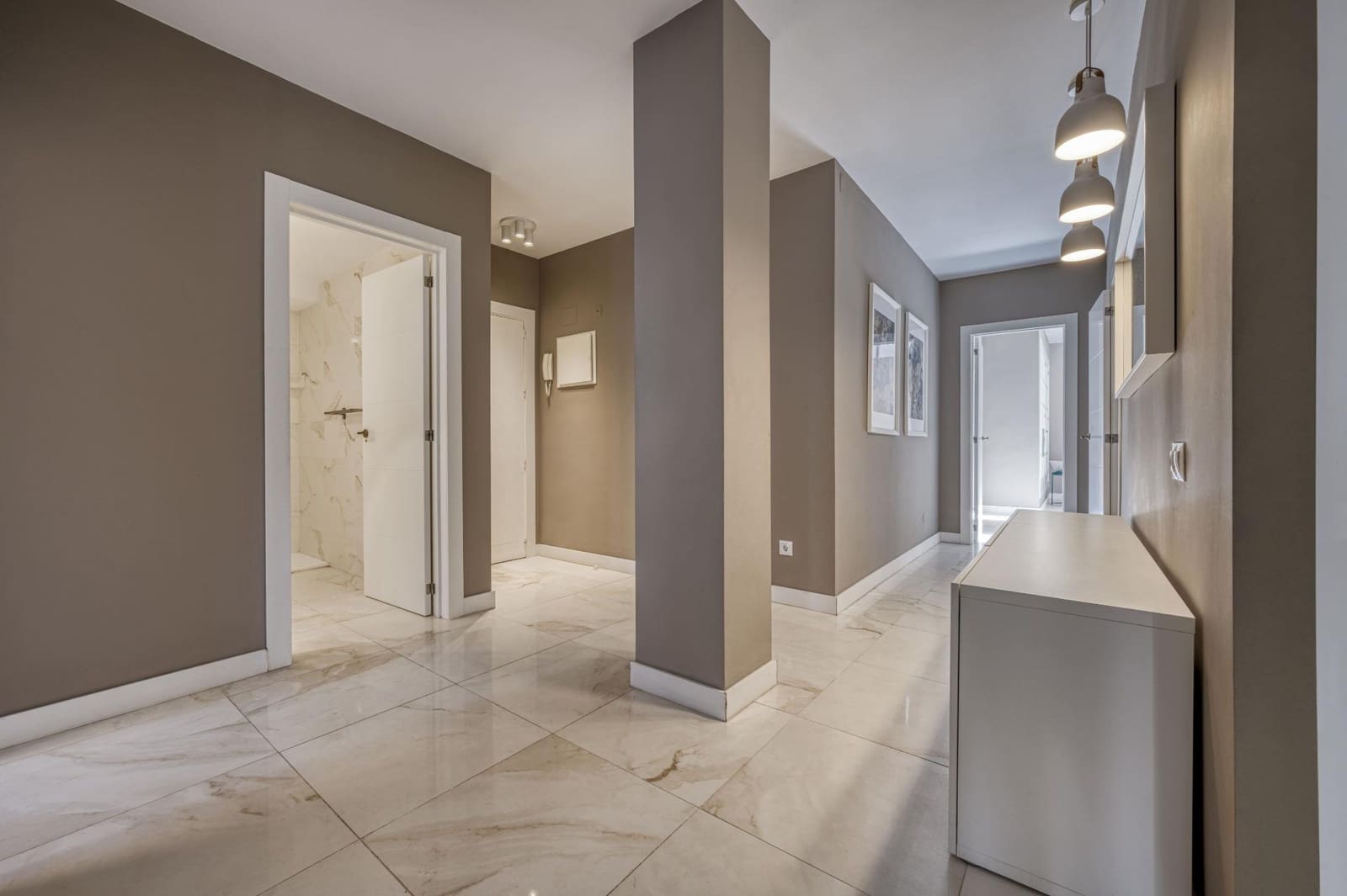 3 quarto Apartamento para venda em Puerto Banus com piscina garagem - 950 000 € (Ref: 9551321)