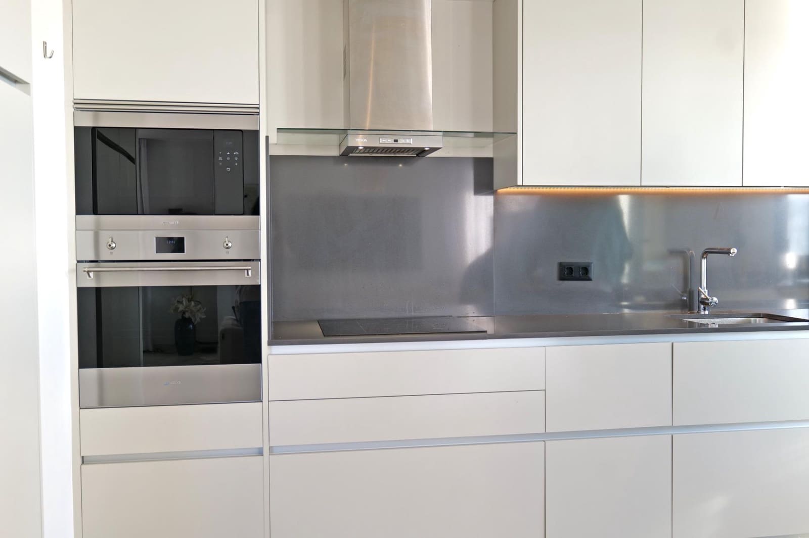 3 bedroom Penthouse for sale in Estepona with pool garage - € 1,770,000 (Ref: 9551323)