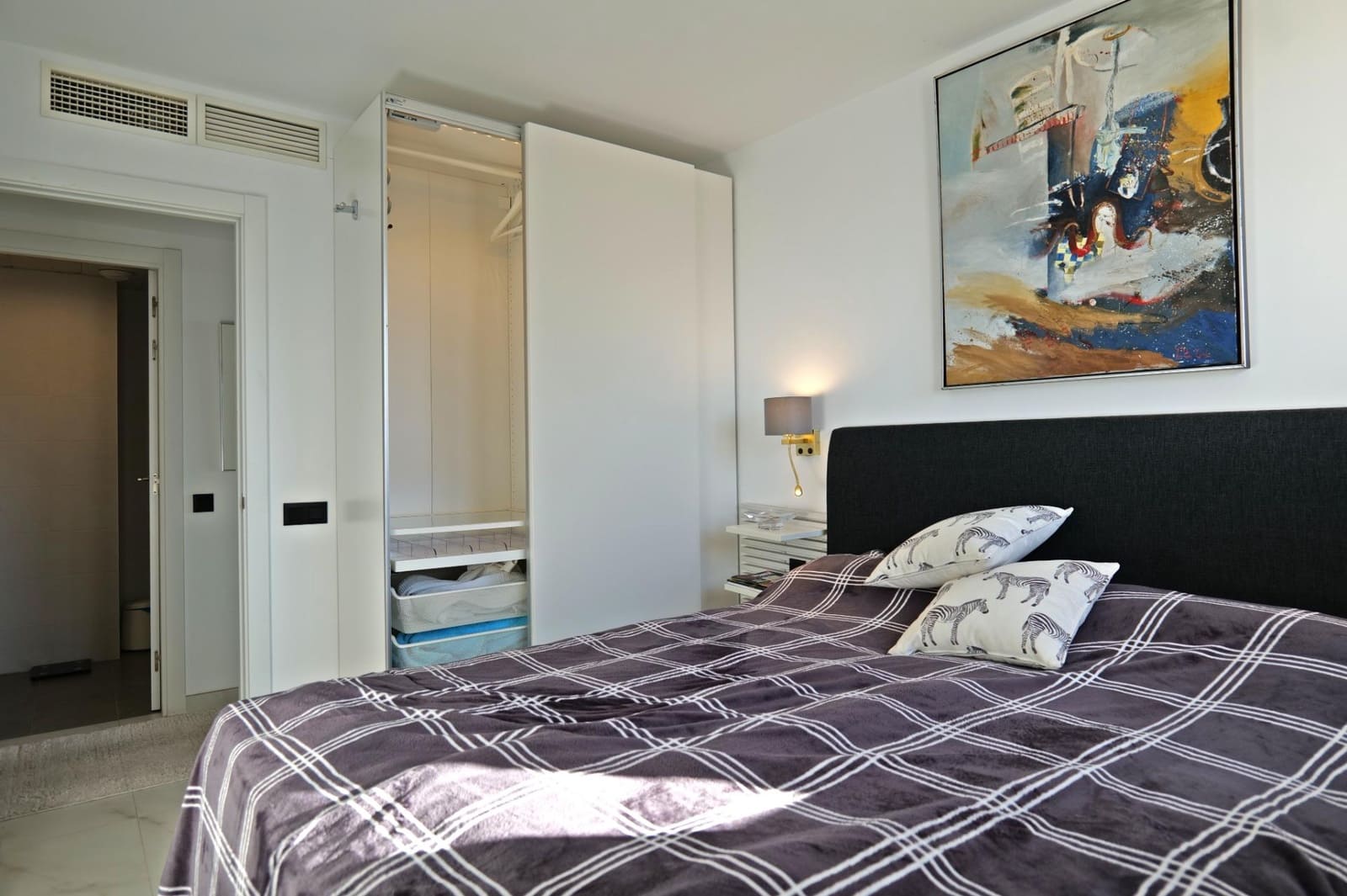 3 bedroom Penthouse for sale in Estepona with pool garage - € 1,770,000 (Ref: 9551323)