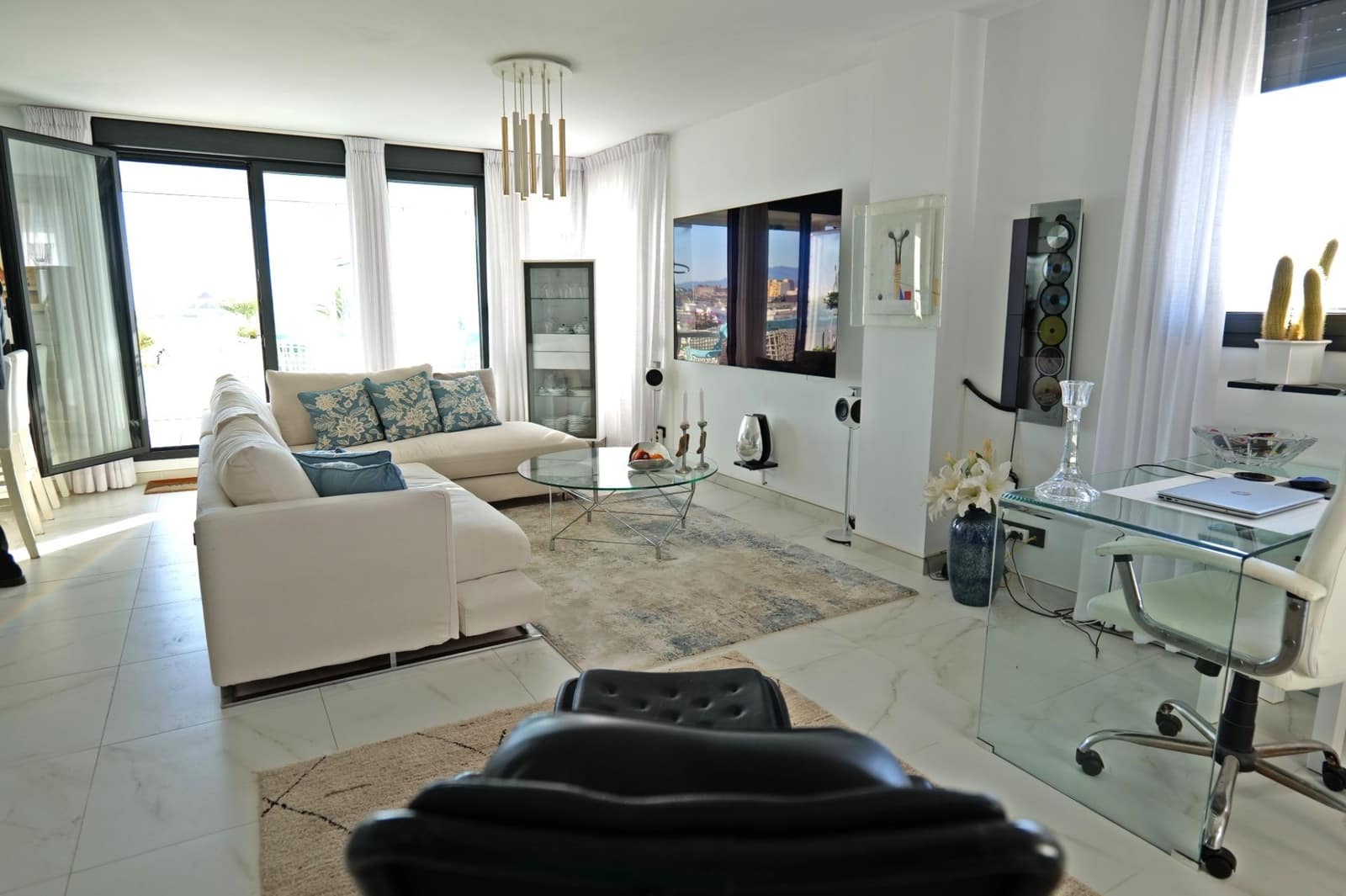 3 bedroom Penthouse for sale in Estepona with pool garage - € 1,770,000 (Ref: 9551323)