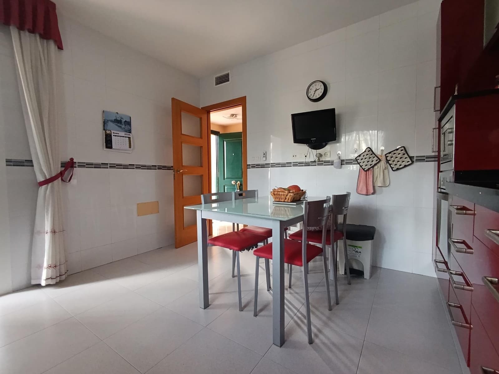 Adosado de 3 habitaciones en Chilches en venta con garaje - 585.000 € (Ref: 9568508)