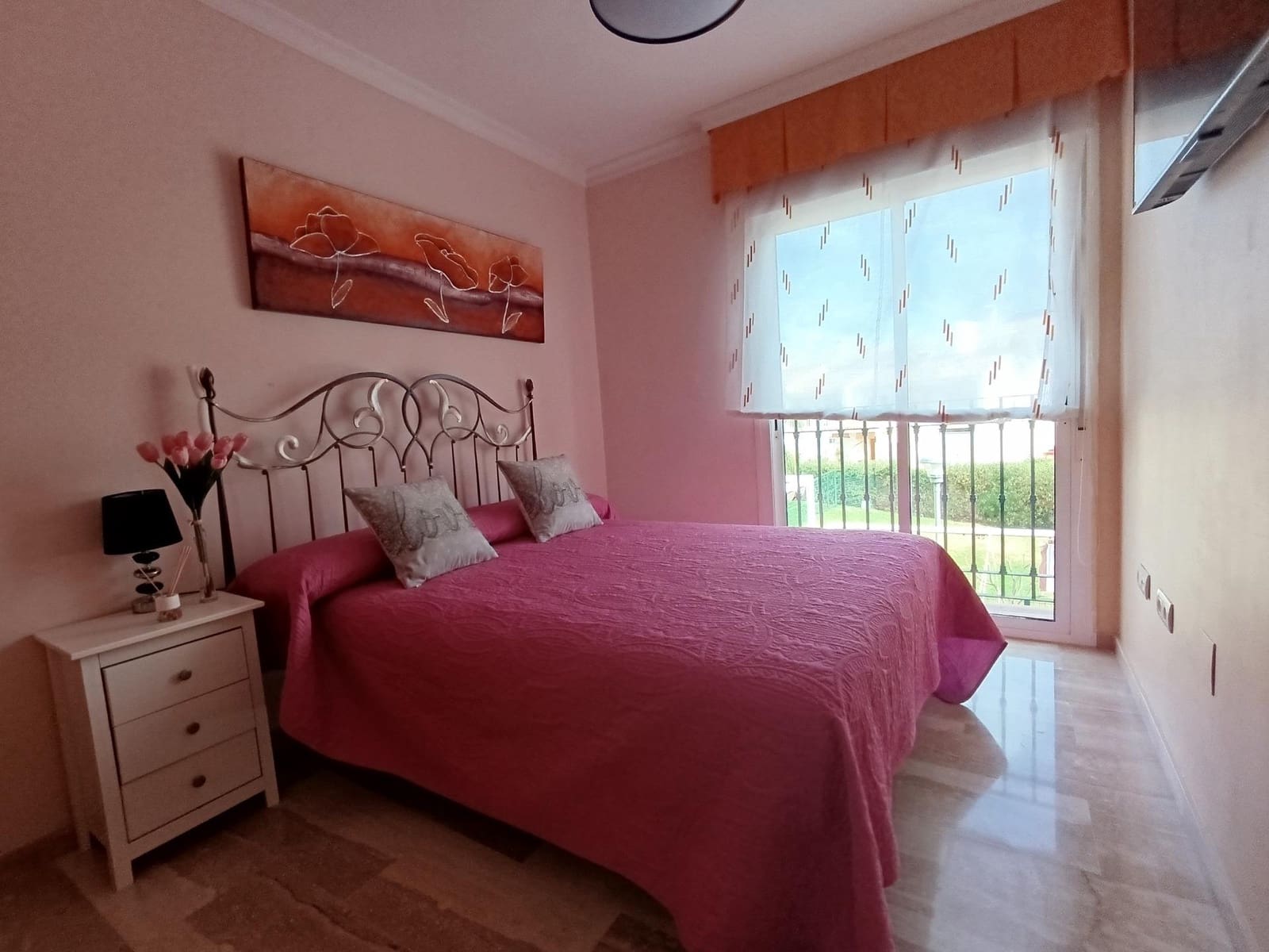 Adosado de 3 habitaciones en Chilches en venta con garaje - 585.000 € (Ref: 9568508)