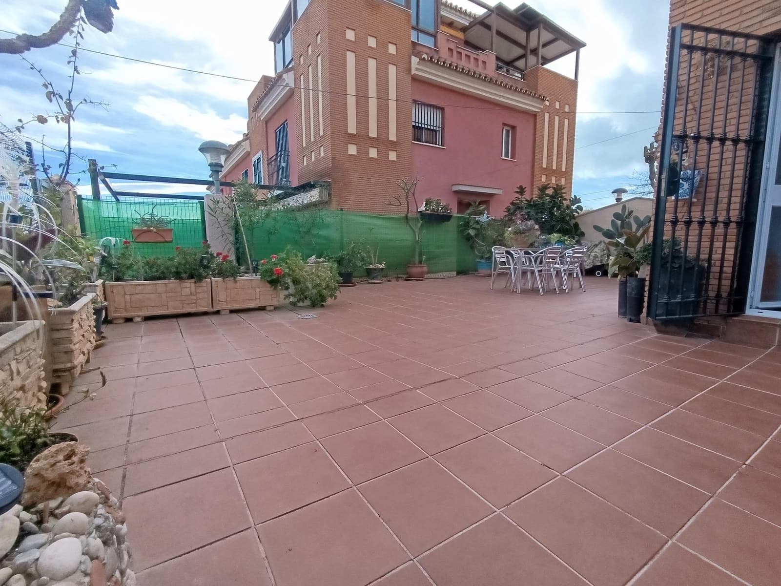 Adosado de 3 habitaciones en Chilches en venta con garaje - 585.000 € (Ref: 9568508)