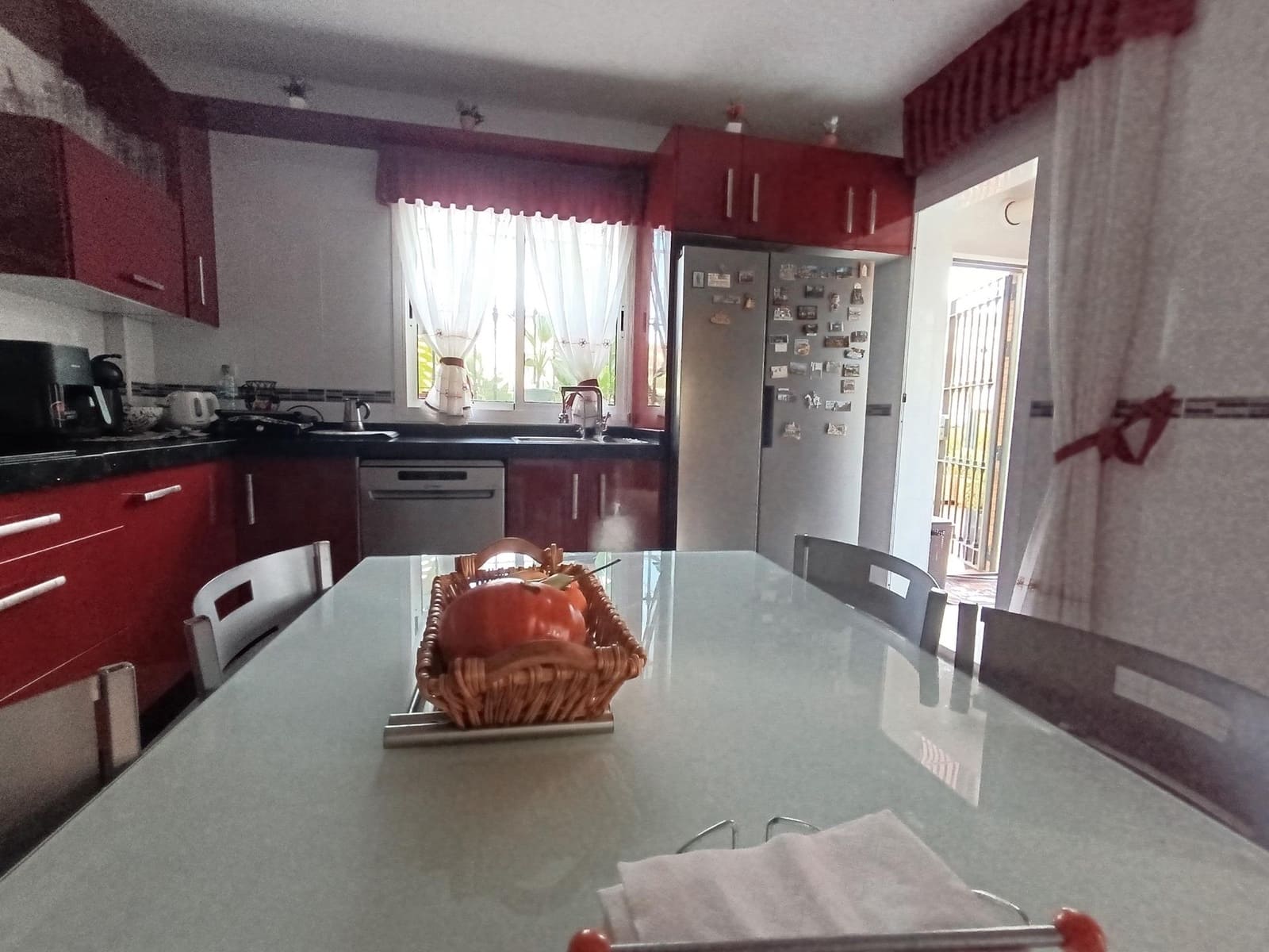 Adosado de 3 habitaciones en Chilches en venta con garaje - 585.000 € (Ref: 9568508)