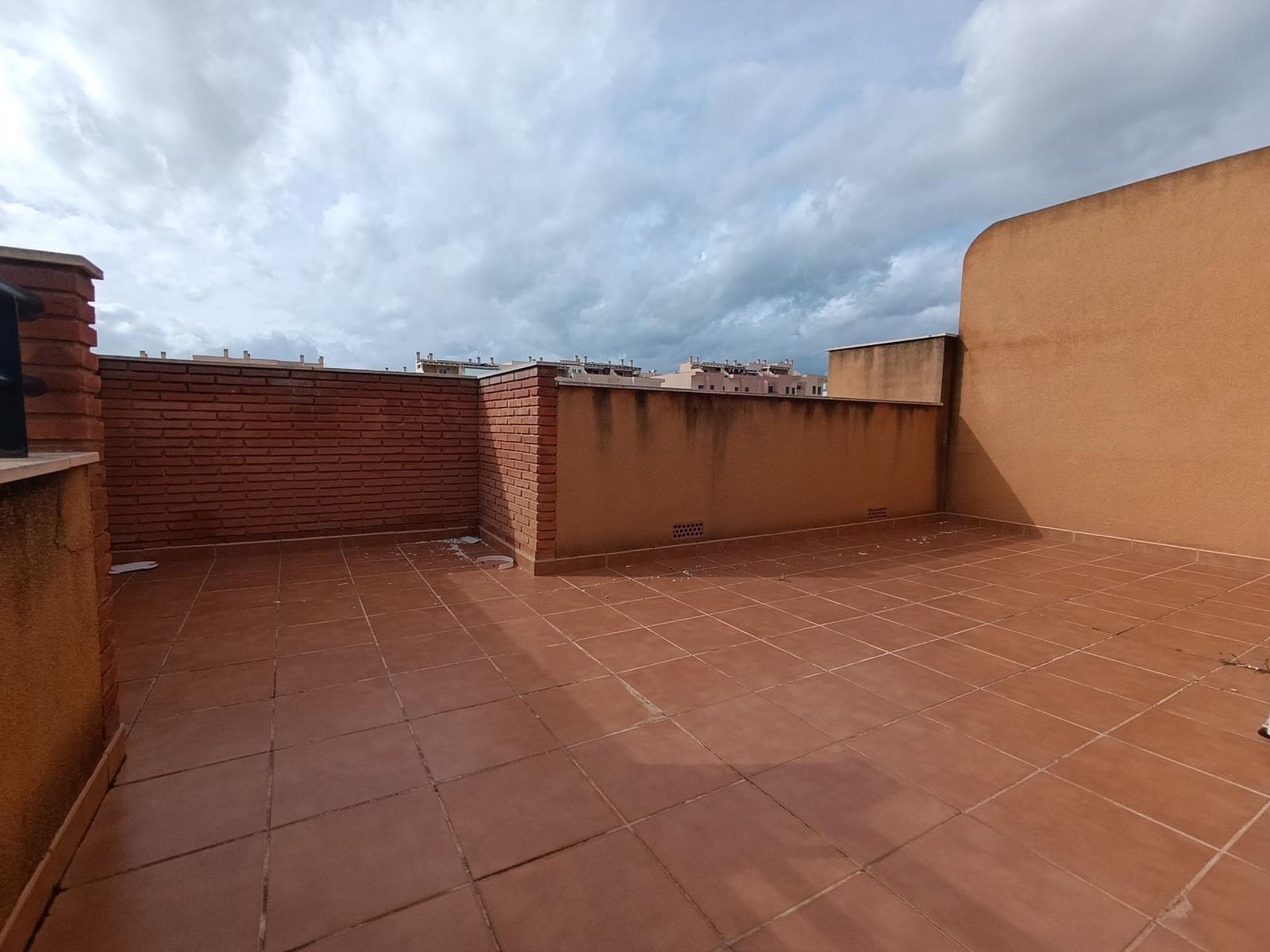 Adosado de 3 habitaciones en Chilches en venta con garaje - 585.000 € (Ref: 9568508)