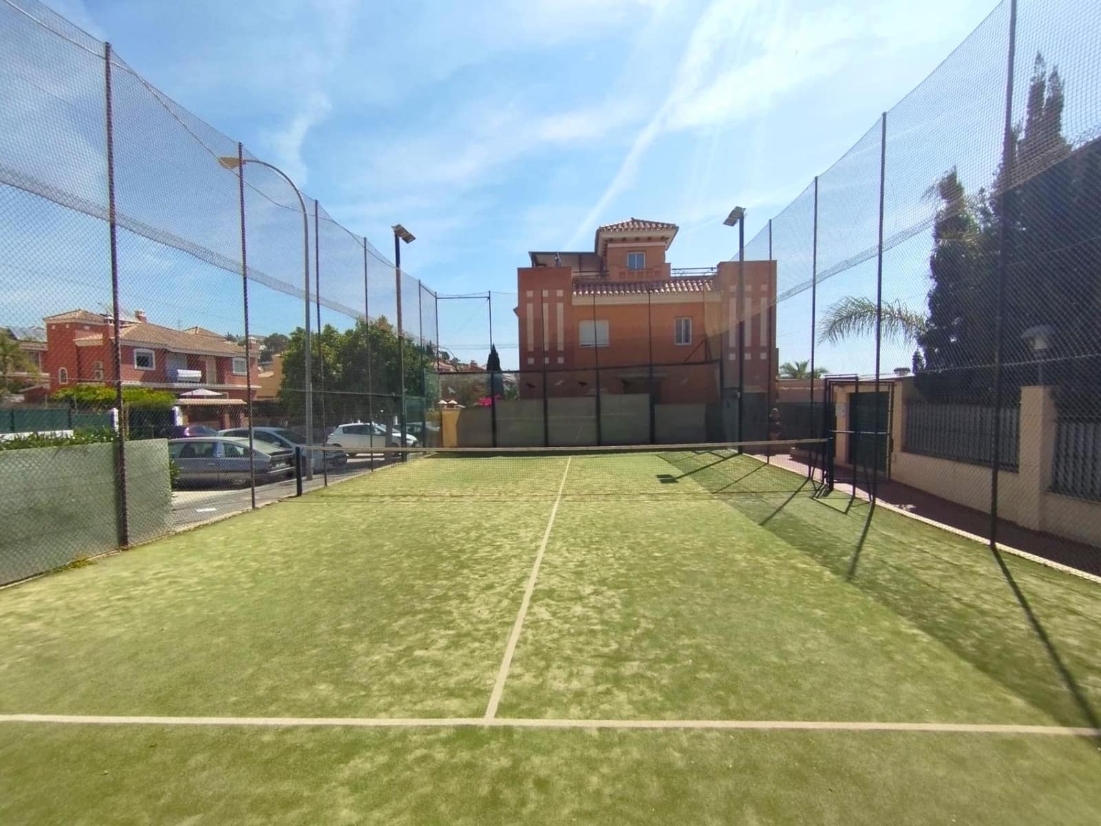 Adosado de 3 habitaciones en Chilches en venta con garaje - 585.000 € (Ref: 9568508)