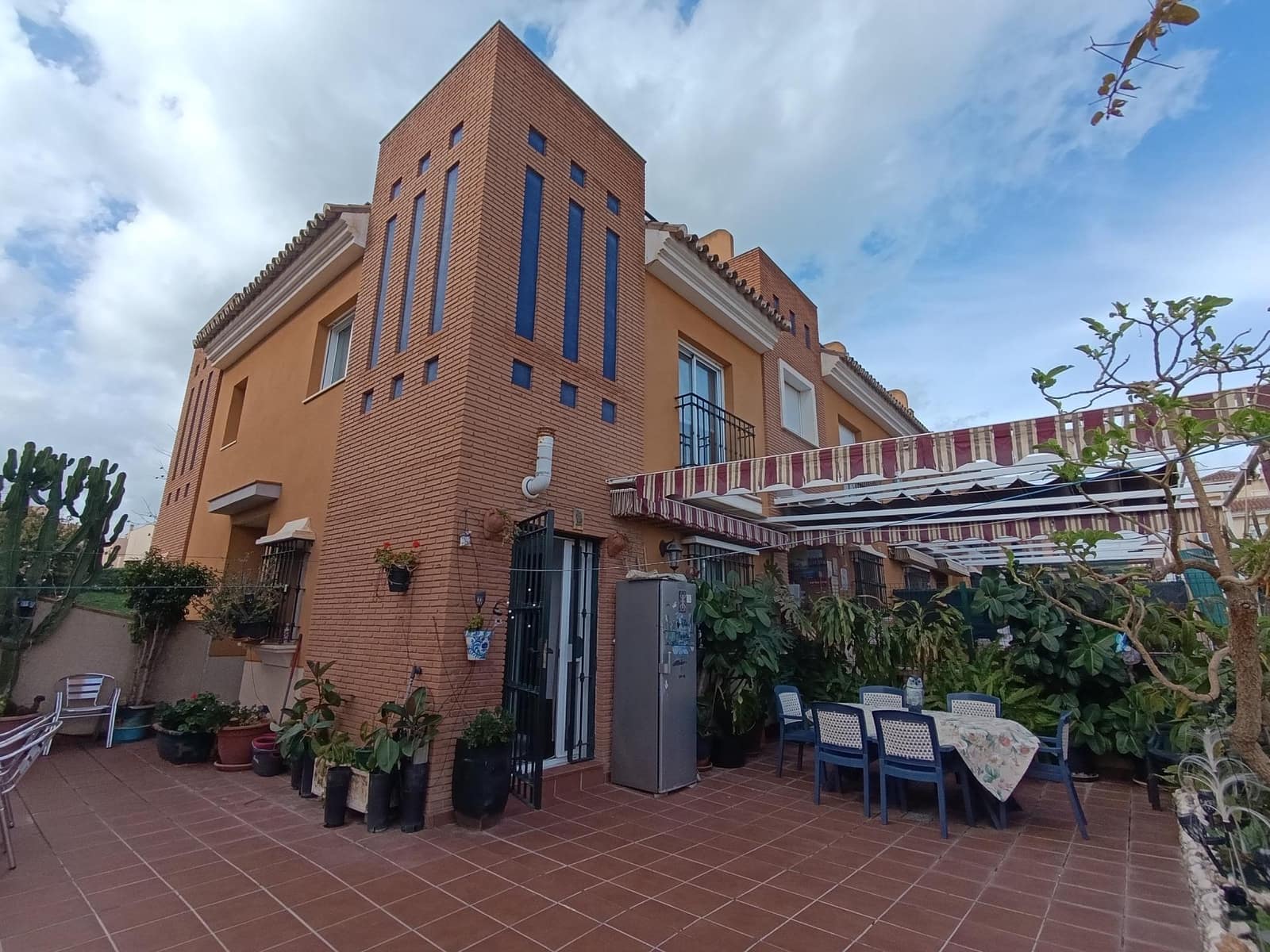 Adosado de 3 habitaciones en Chilches en venta con garaje - 585.000 € (Ref: 9568508)