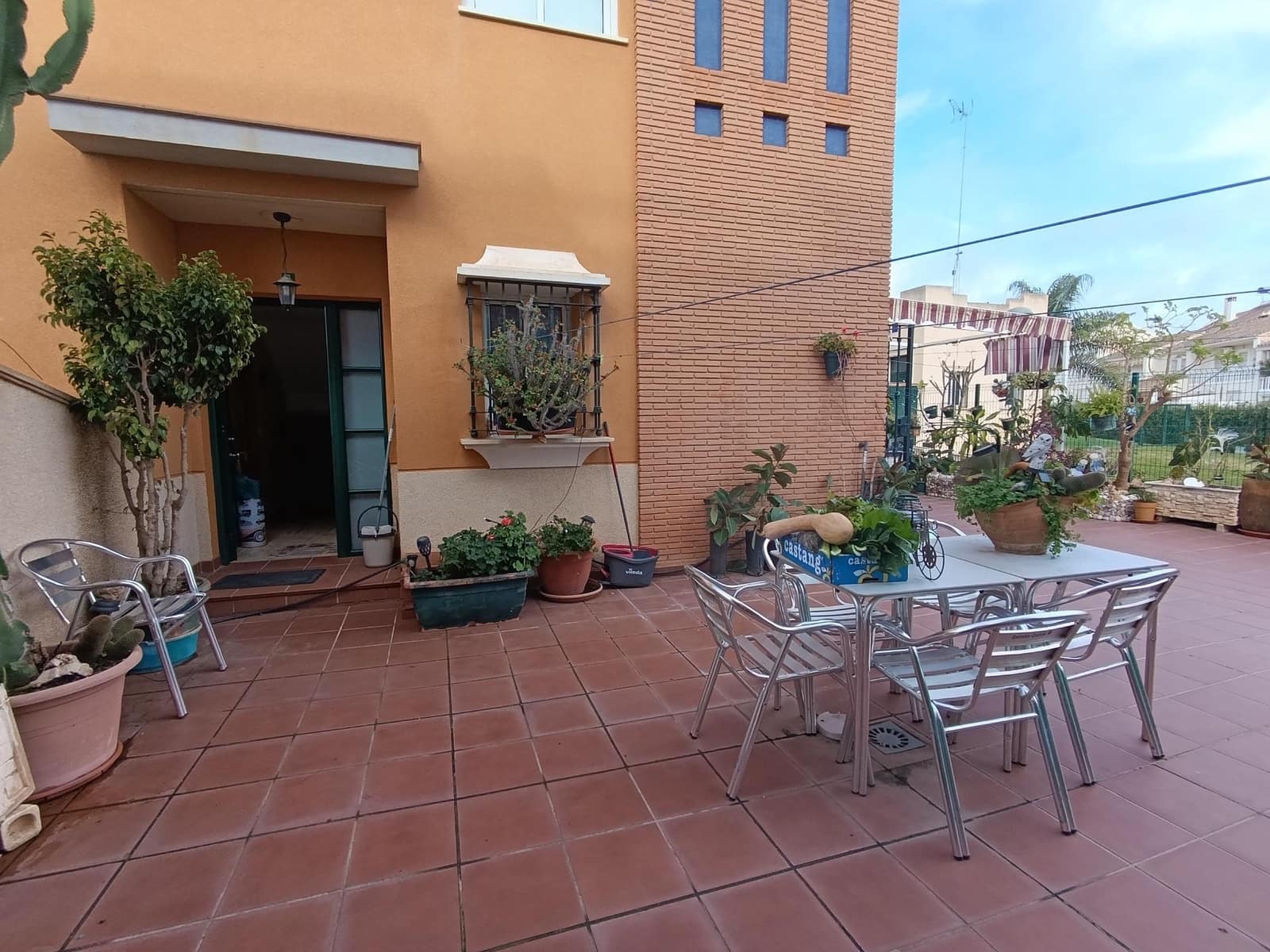 Adosado de 3 habitaciones en Chilches en venta con garaje - 585.000 € (Ref: 9568508)