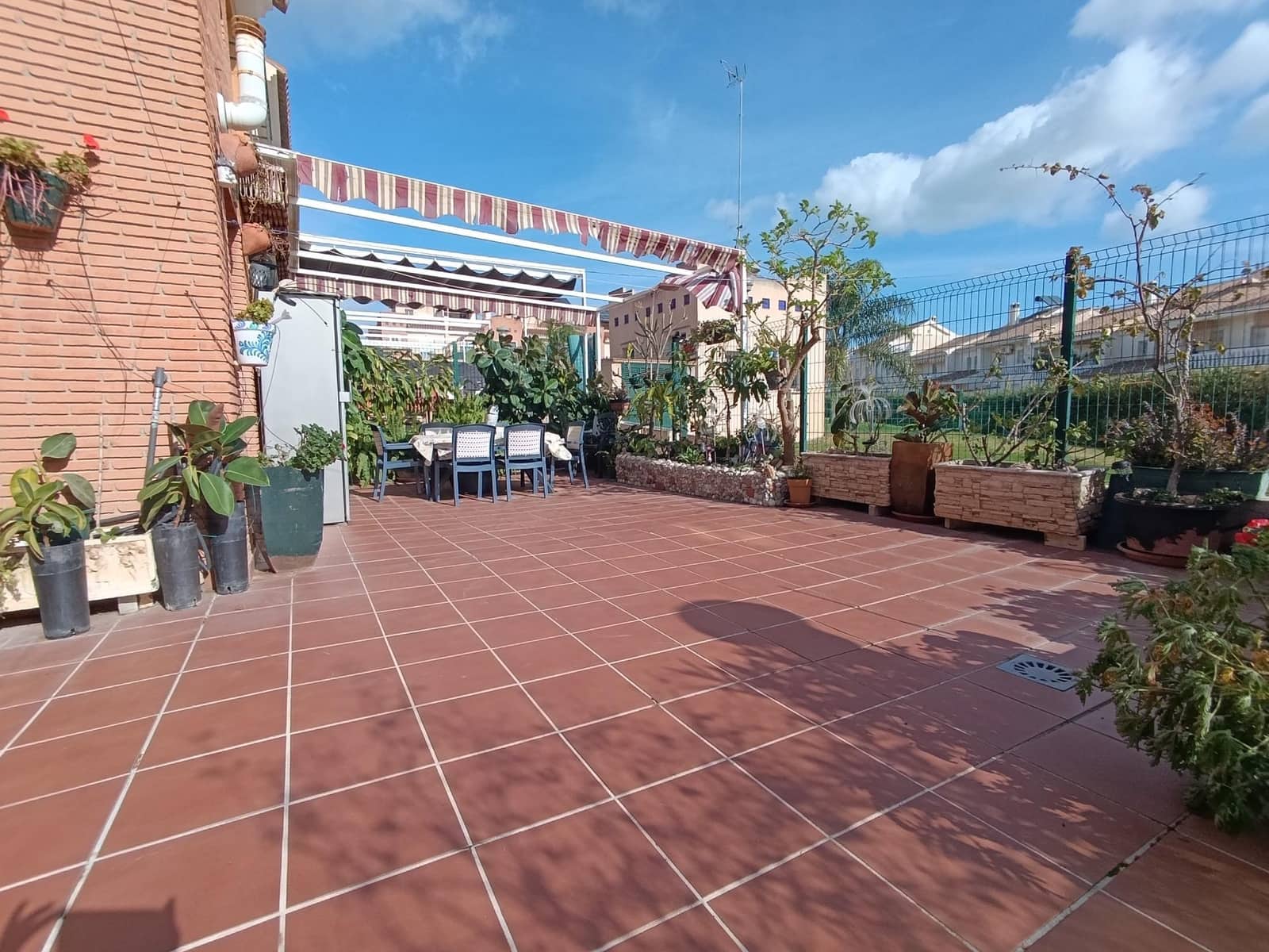 Adosado de 3 habitaciones en Chilches en venta con garaje - 585.000 € (Ref: 9568508)