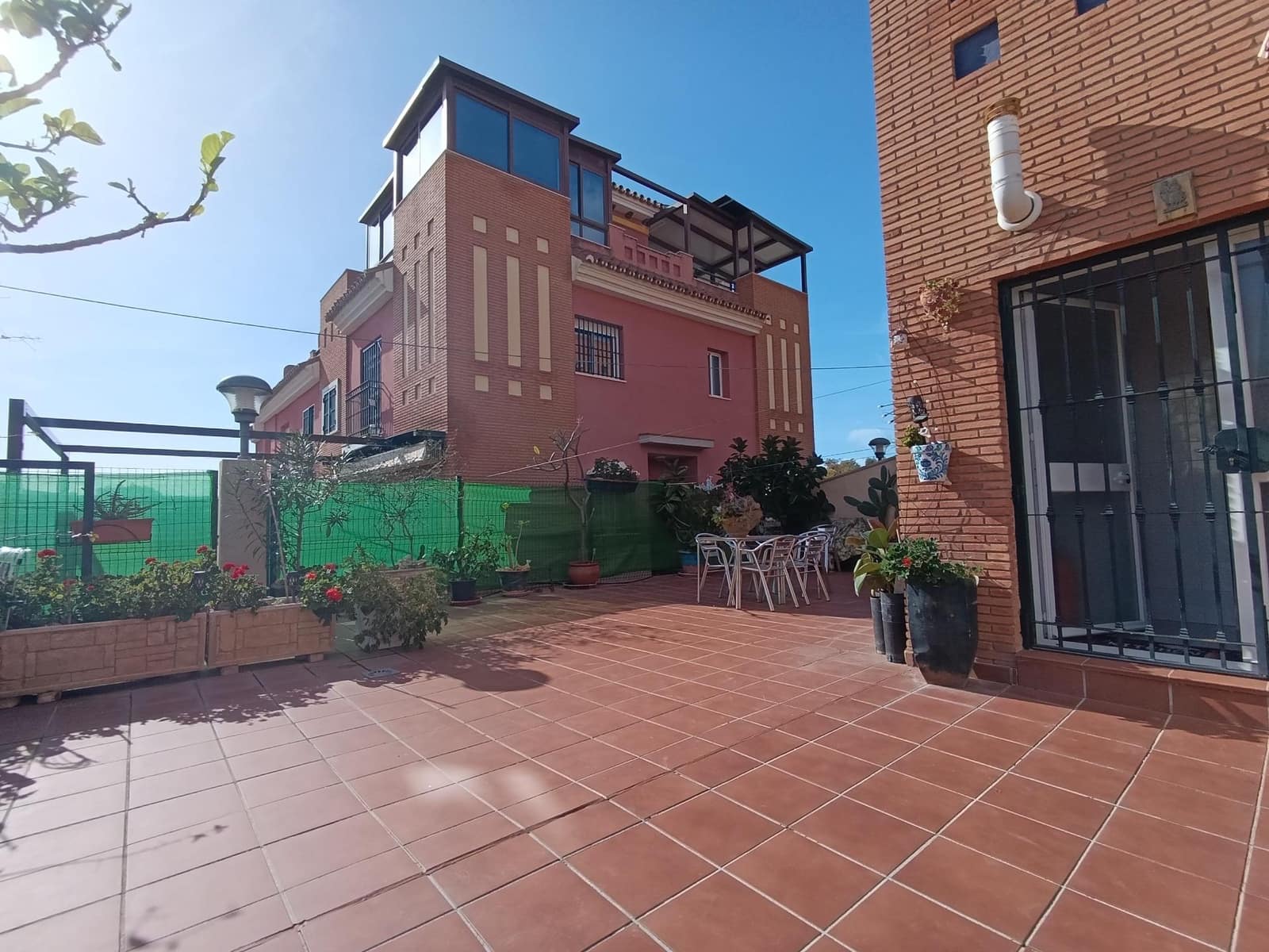 Adosado de 3 habitaciones en Chilches en venta con garaje - 585.000 € (Ref: 9568508)