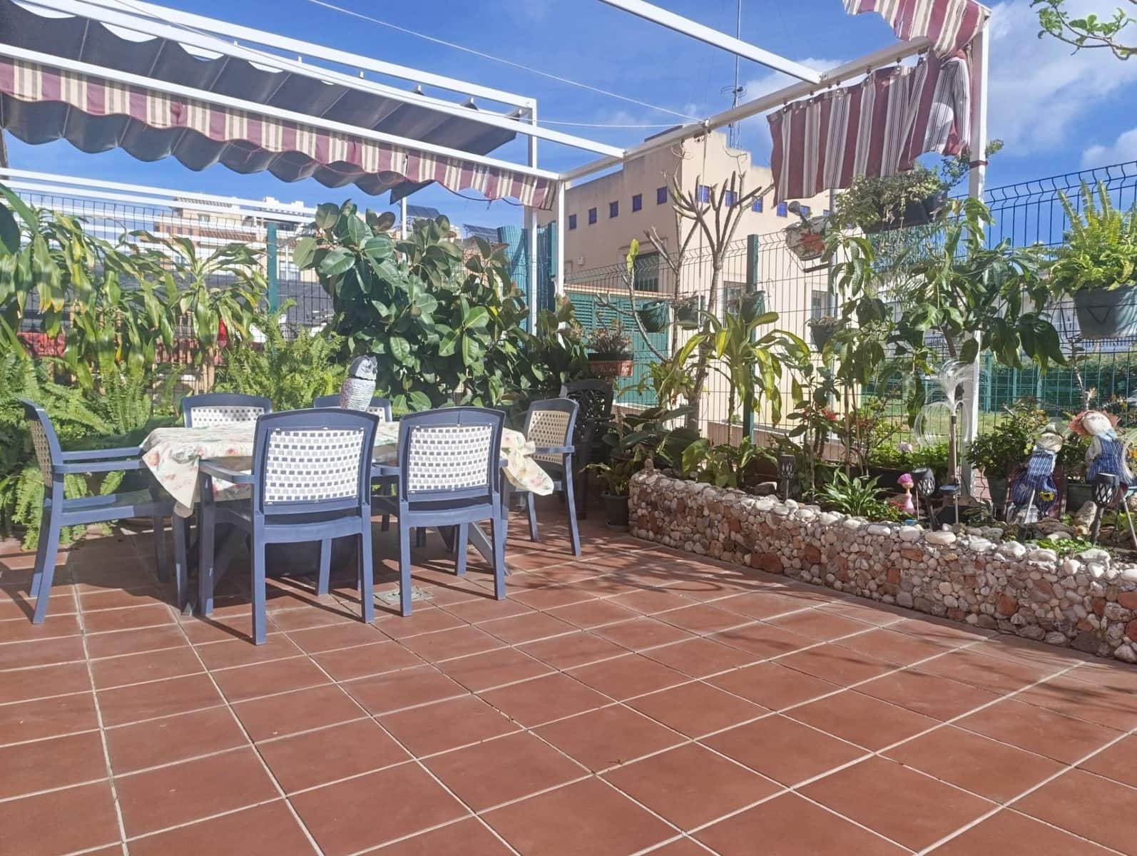 Adosado de 3 habitaciones en Chilches en venta con garaje - 585.000 € (Ref: 9568508)