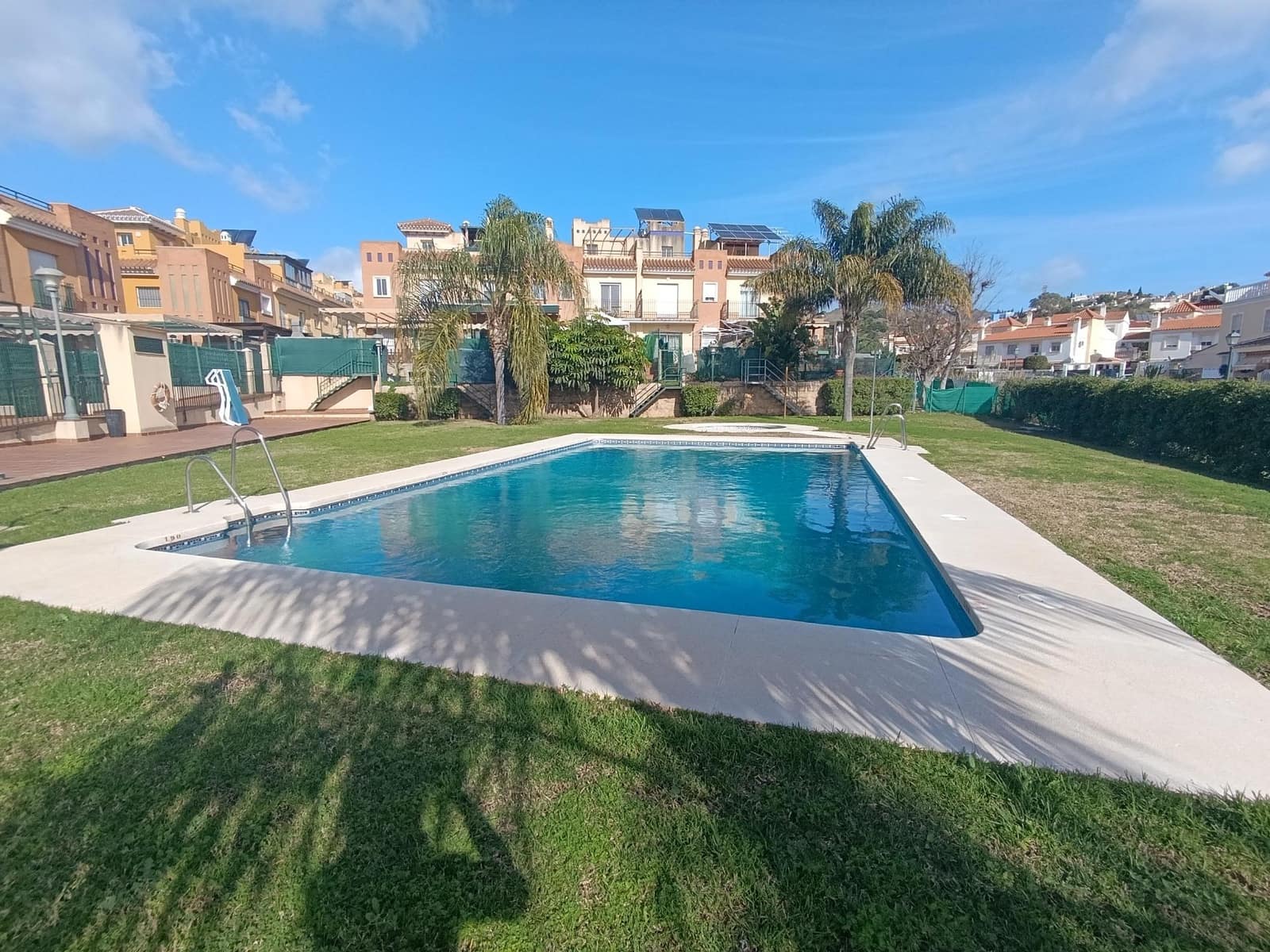 Adosado de 3 habitaciones en Chilches en venta con garaje - 585.000 € (Ref: 9568508)