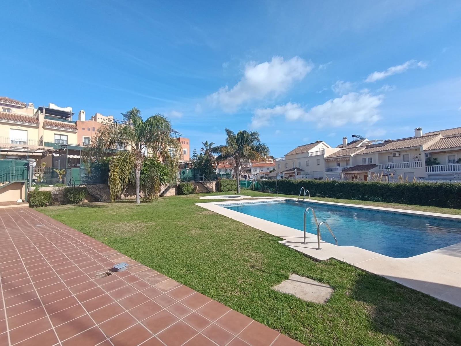 Adosado de 3 habitaciones en Chilches en venta con garaje - 585.000 € (Ref: 9568508)