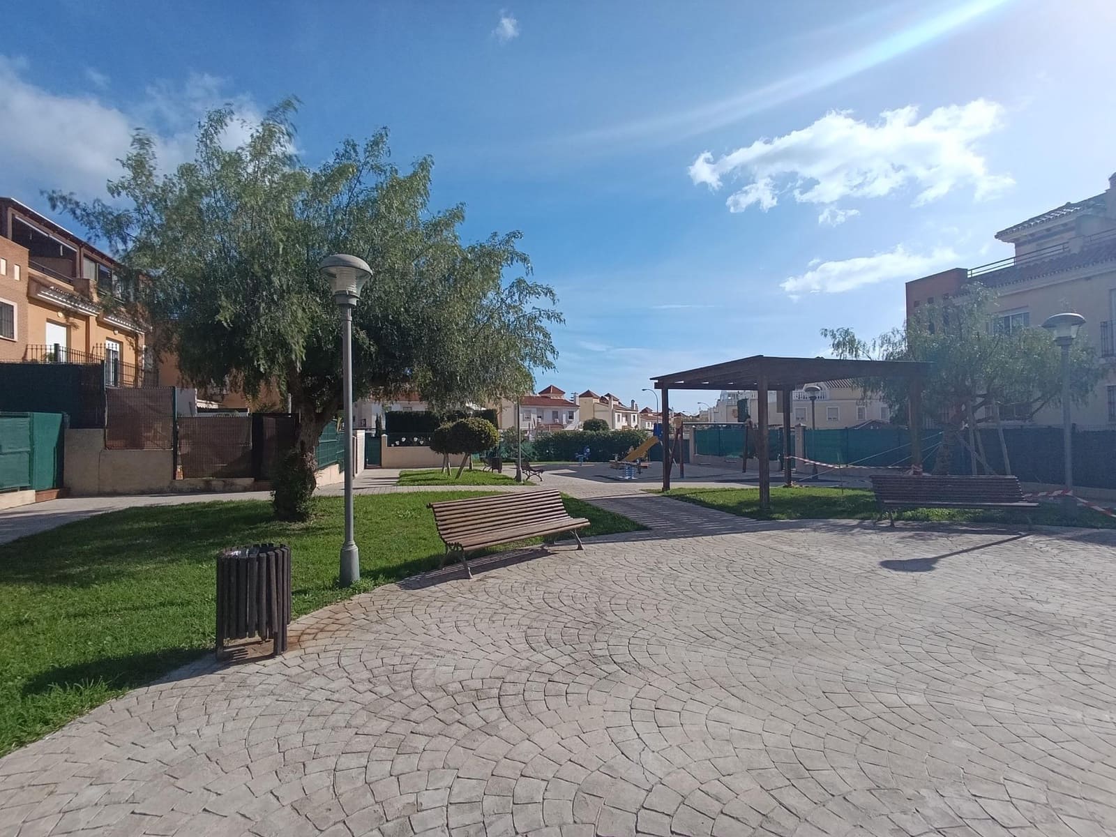 Adosado de 3 habitaciones en Chilches en venta con garaje - 585.000 € (Ref: 9568508)