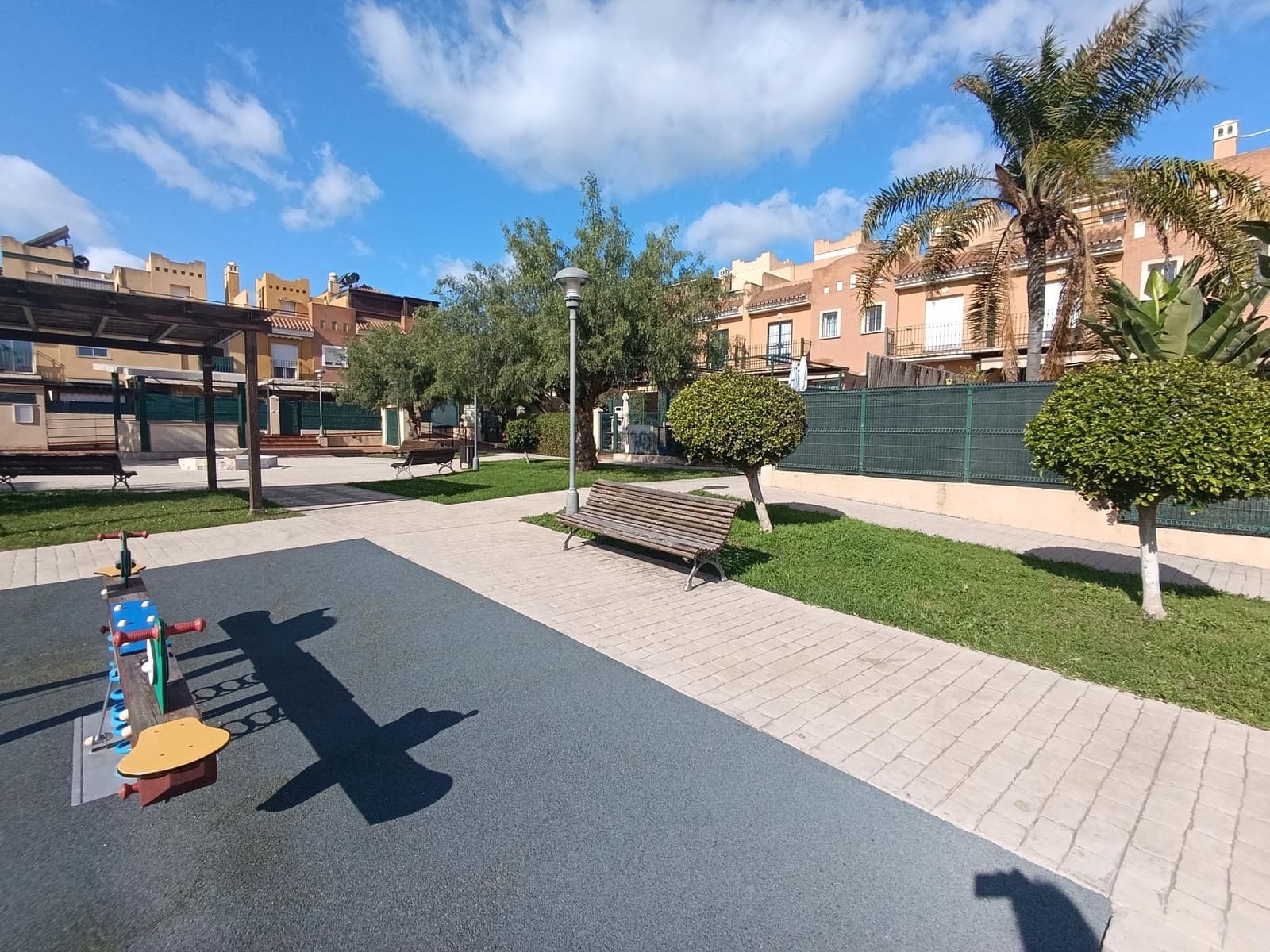 Adosado de 3 habitaciones en Chilches en venta con garaje - 585.000 € (Ref: 9568508)