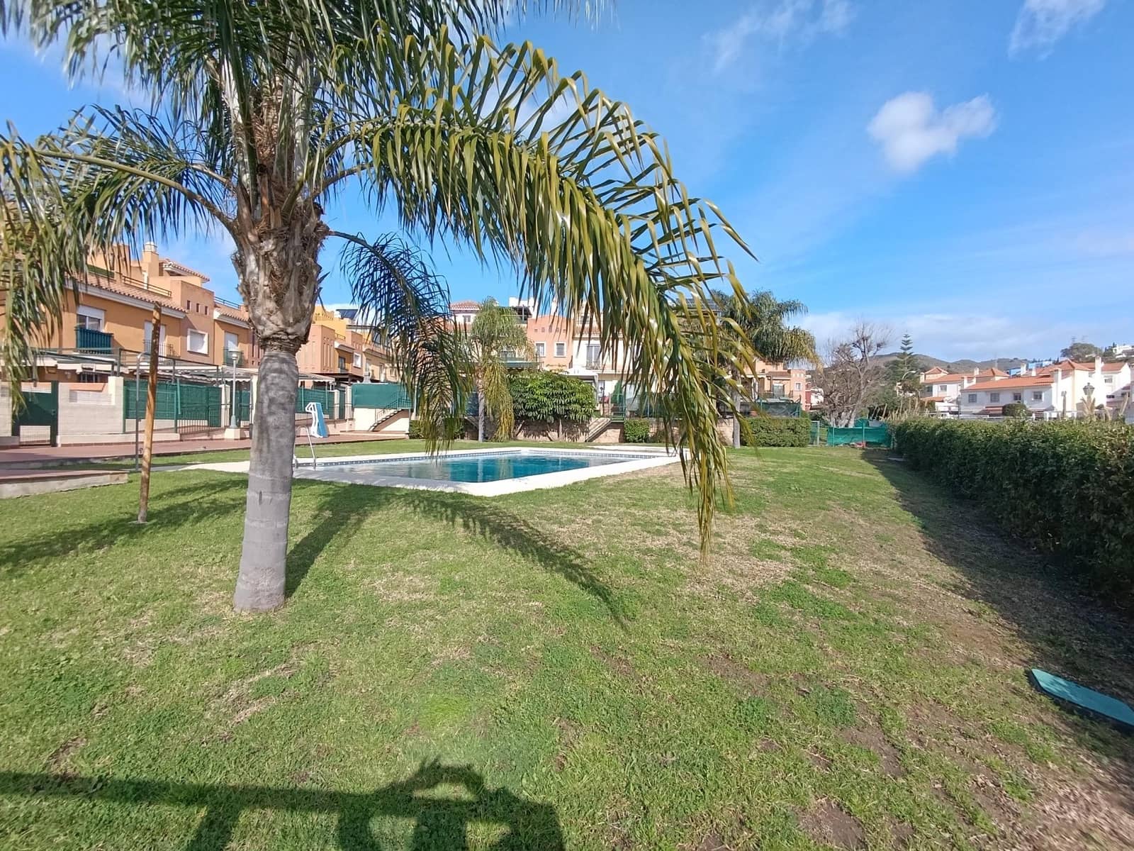 Adosado de 3 habitaciones en Chilches en venta con garaje - 585.000 € (Ref: 9568508)
