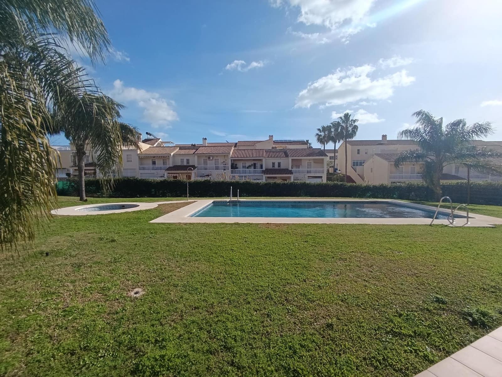 Adosado de 3 habitaciones en Chilches en venta con garaje - 585.000 € (Ref: 9568508)