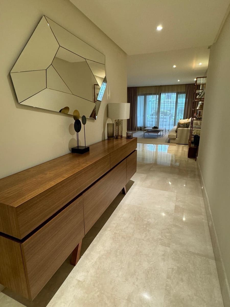 Apartamento de 2 habitaciones en New Golden Mile en venta con piscina garaje - 1.390.000 € (Ref: 9637504)