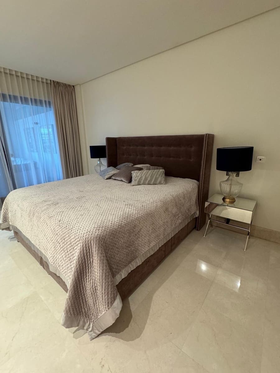 Apartamento de 2 habitaciones en New Golden Mile en venta con piscina garaje - 1.390.000 € (Ref: 9637504)