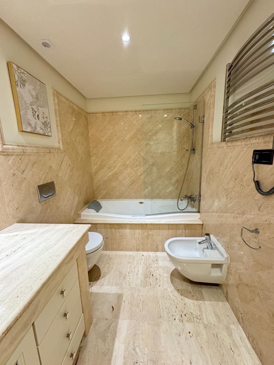 Apartamento de 2 habitaciones en New Golden Mile en venta con piscina garaje - 1.390.000 € (Ref: 9637504)