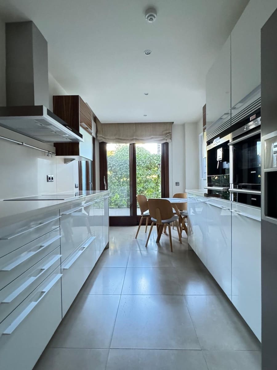 Apartamento de 2 habitaciones en New Golden Mile en venta con piscina garaje - 1.390.000 € (Ref: 9637504)