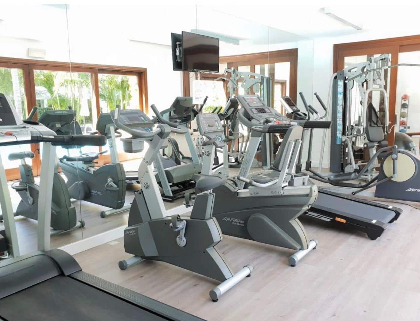 Apartamento de 2 habitaciones en New Golden Mile en venta con piscina garaje - 1.390.000 € (Ref: 9637504)