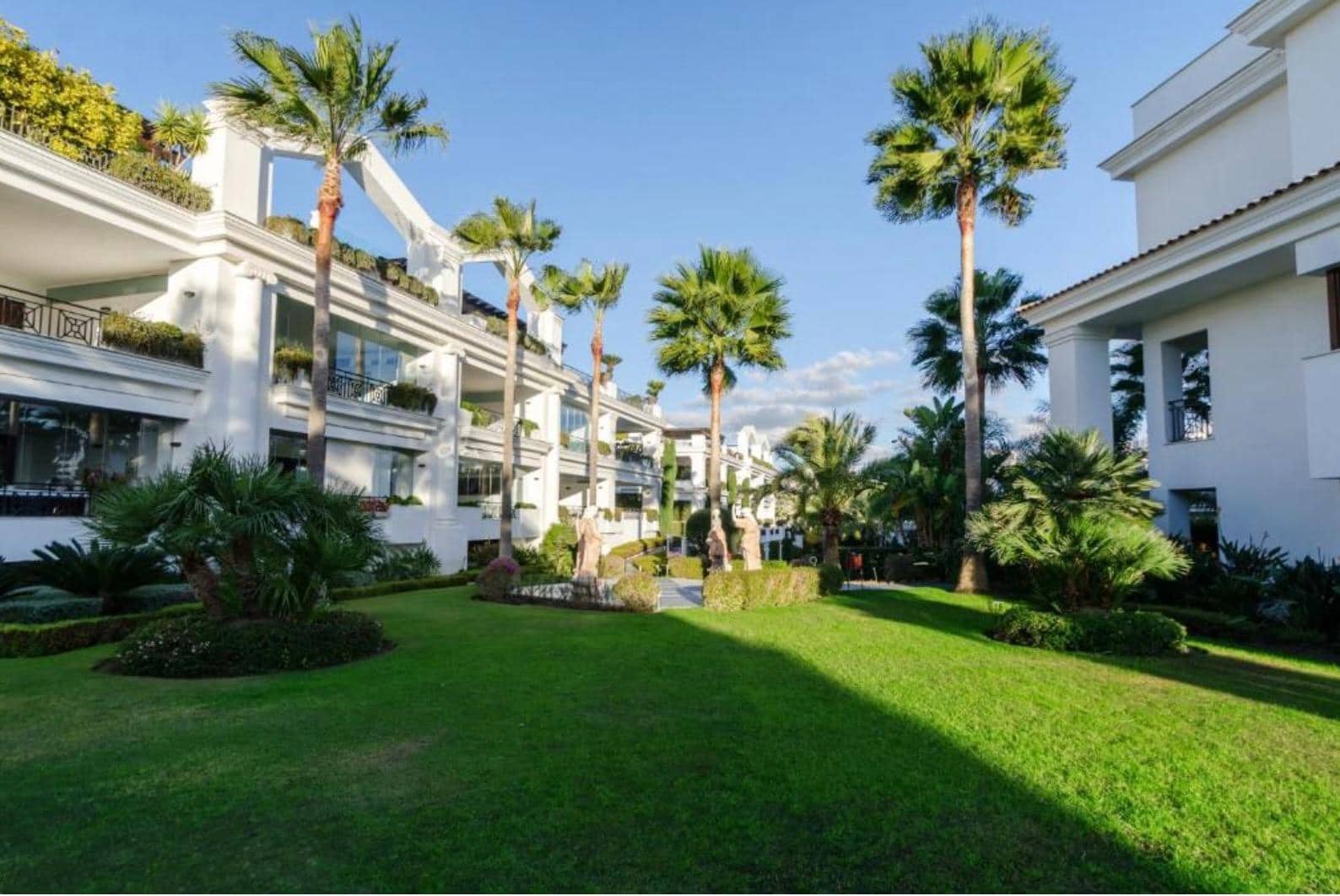 Apartamento de 2 habitaciones en New Golden Mile en venta con piscina garaje - 1.390.000 € (Ref: 9637504)