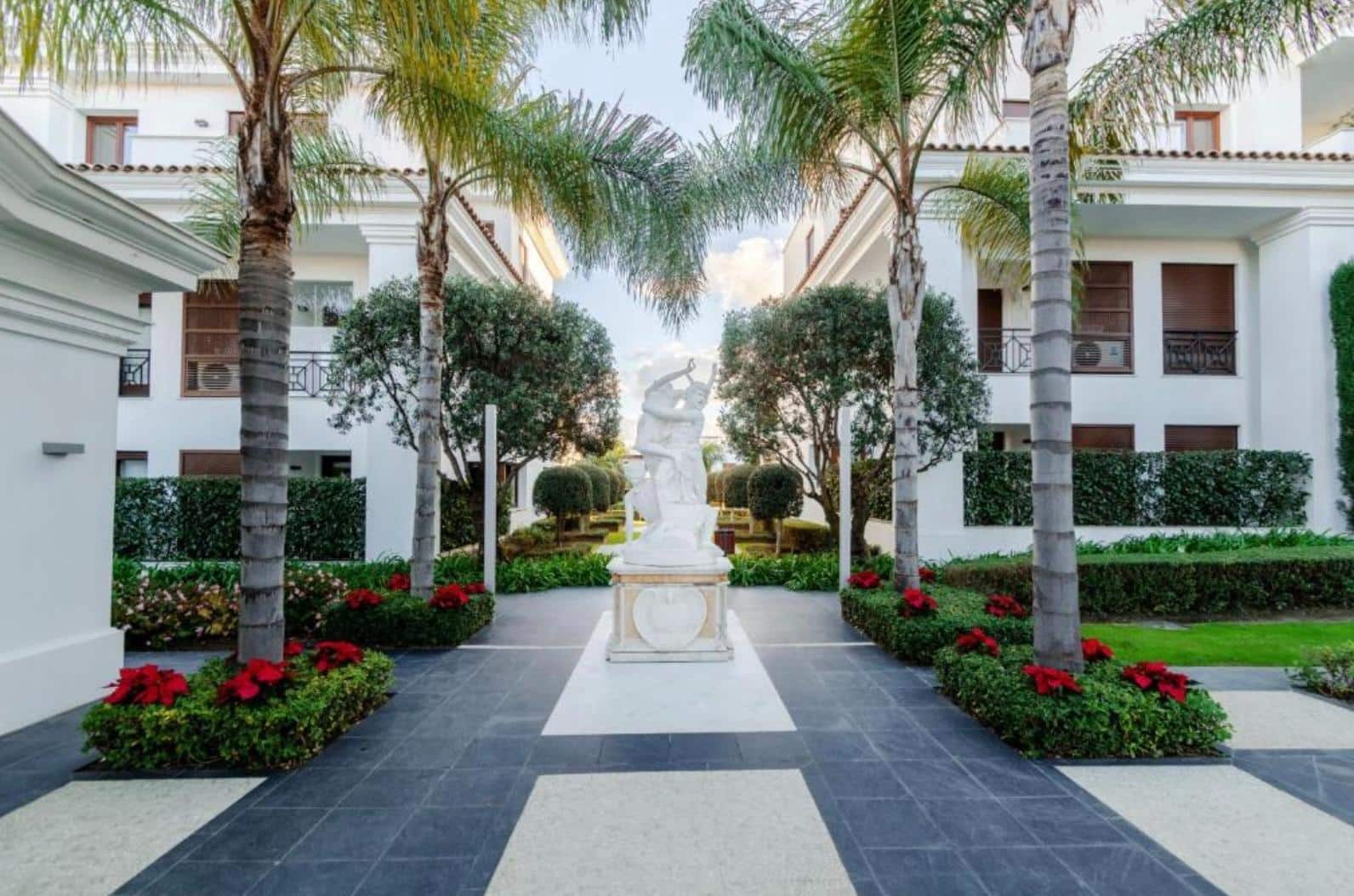 Apartamento de 2 habitaciones en New Golden Mile en venta con piscina garaje - 1.390.000 € (Ref: 9637504)