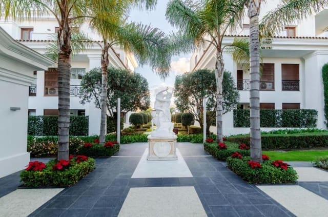 2 soverom Leilighet til salgs i New Golden Mile, Estepona med svømmebasseng garasje - € 1 390 000 (Ref: 9637504)