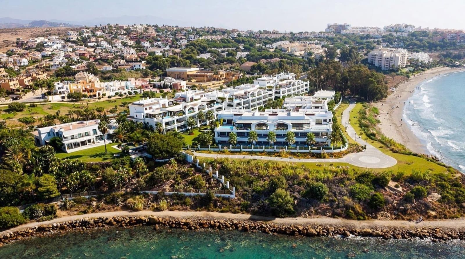 Apartamento de 2 habitaciones en New Golden Mile en venta con piscina garaje - 1.390.000 € (Ref: 9637504)