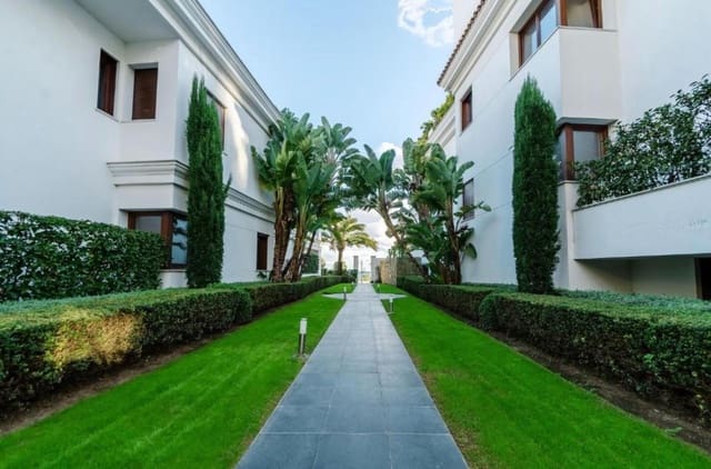 2 chambre Appartement à vendre à New Golden Mile, Estepona avec piscine garage - 1 390 000 € (Ref: 9637504)