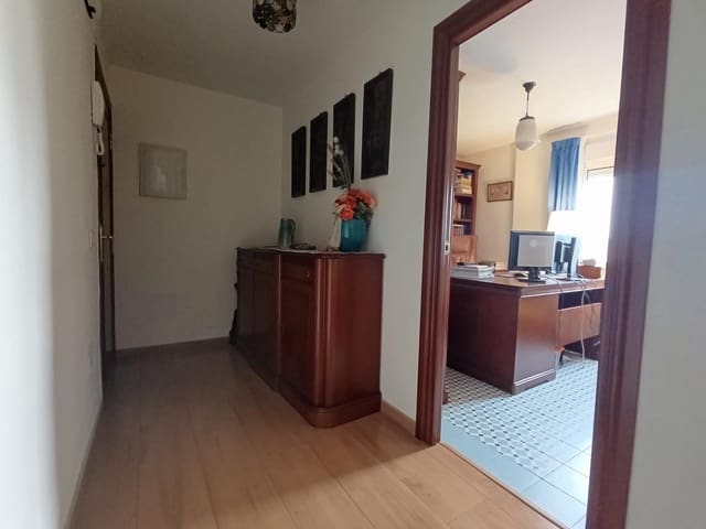 Piso de 4 habitaciones en Ciudad Jardín, Málaga ciudad en venta - 235.000 € (Ref: 9648057)