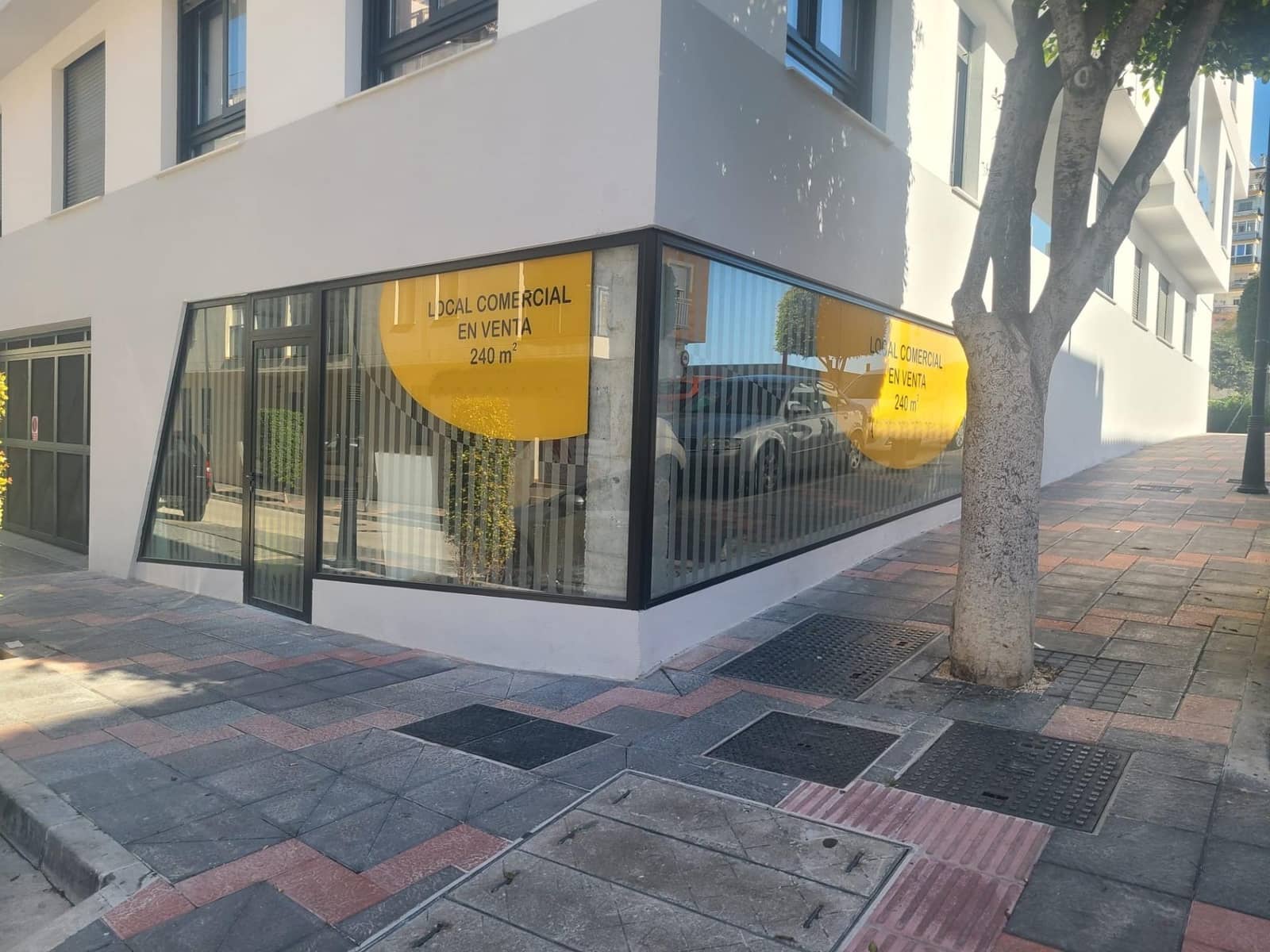 Commercial for sale in Las Lagunas de Mijas - € 300,000 (Ref: 9666437)