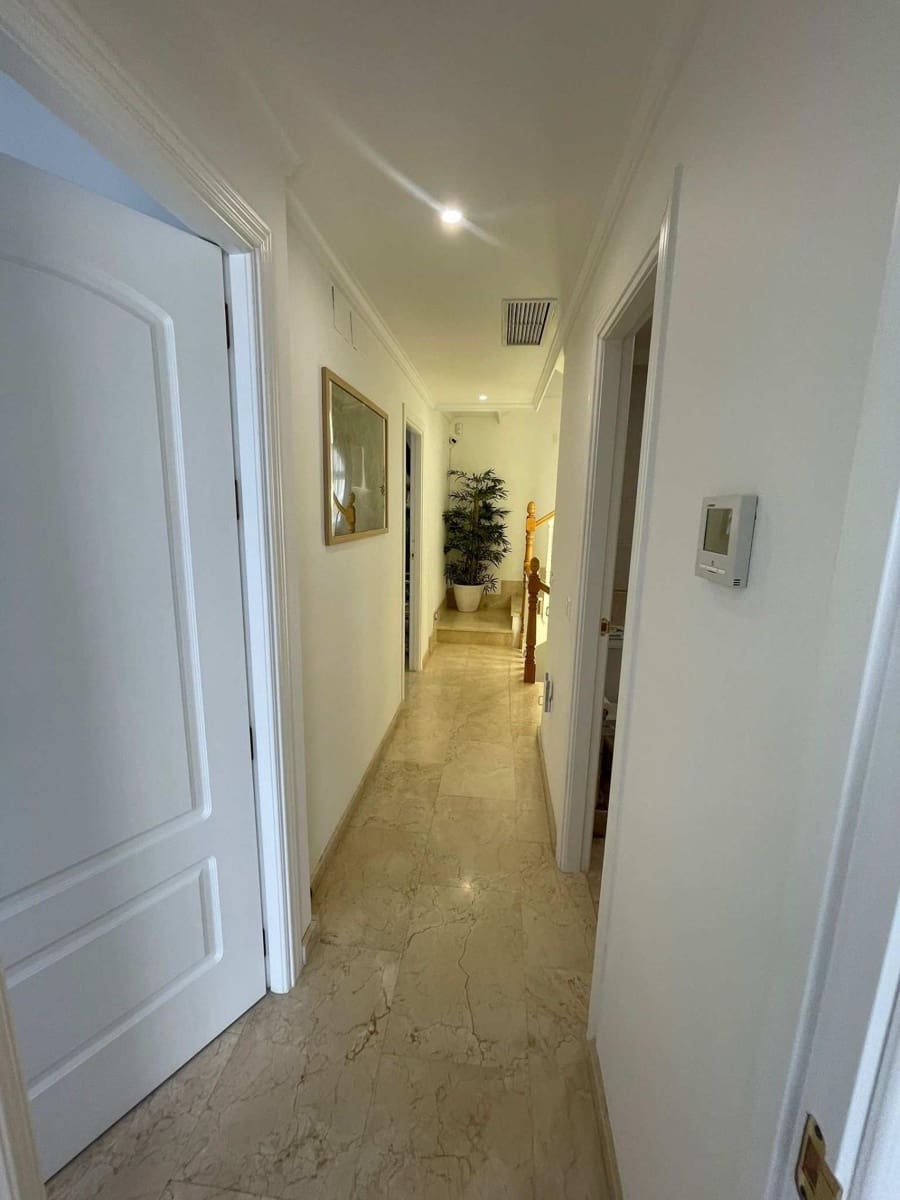 7 soveværelse Rækkehus til salg i Sitio de Calahonda med swimmingpool garage - € 620.000 (Ref: 9747800)