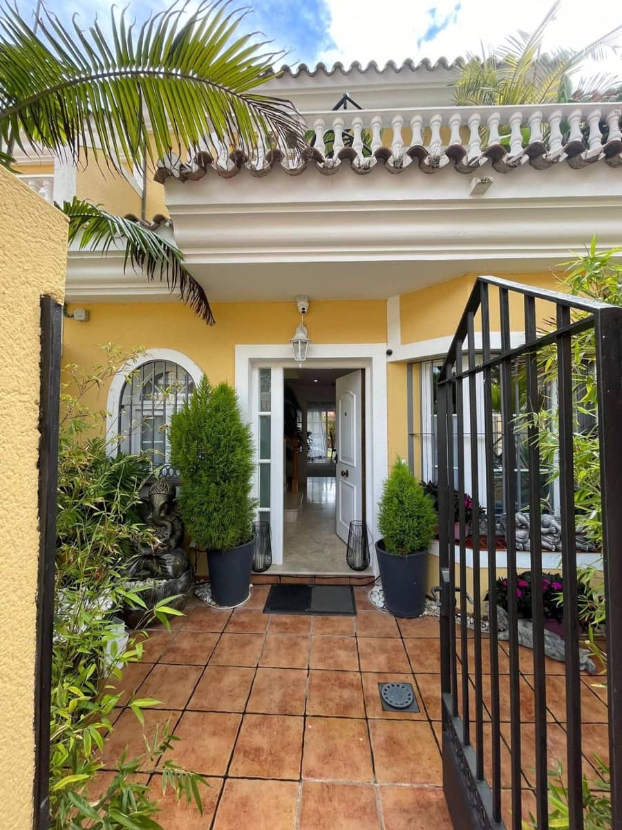 7 soveværelse Rækkehus til salg i Sitio de Calahonda med swimmingpool garage - € 620.000 (Ref: 9747800)