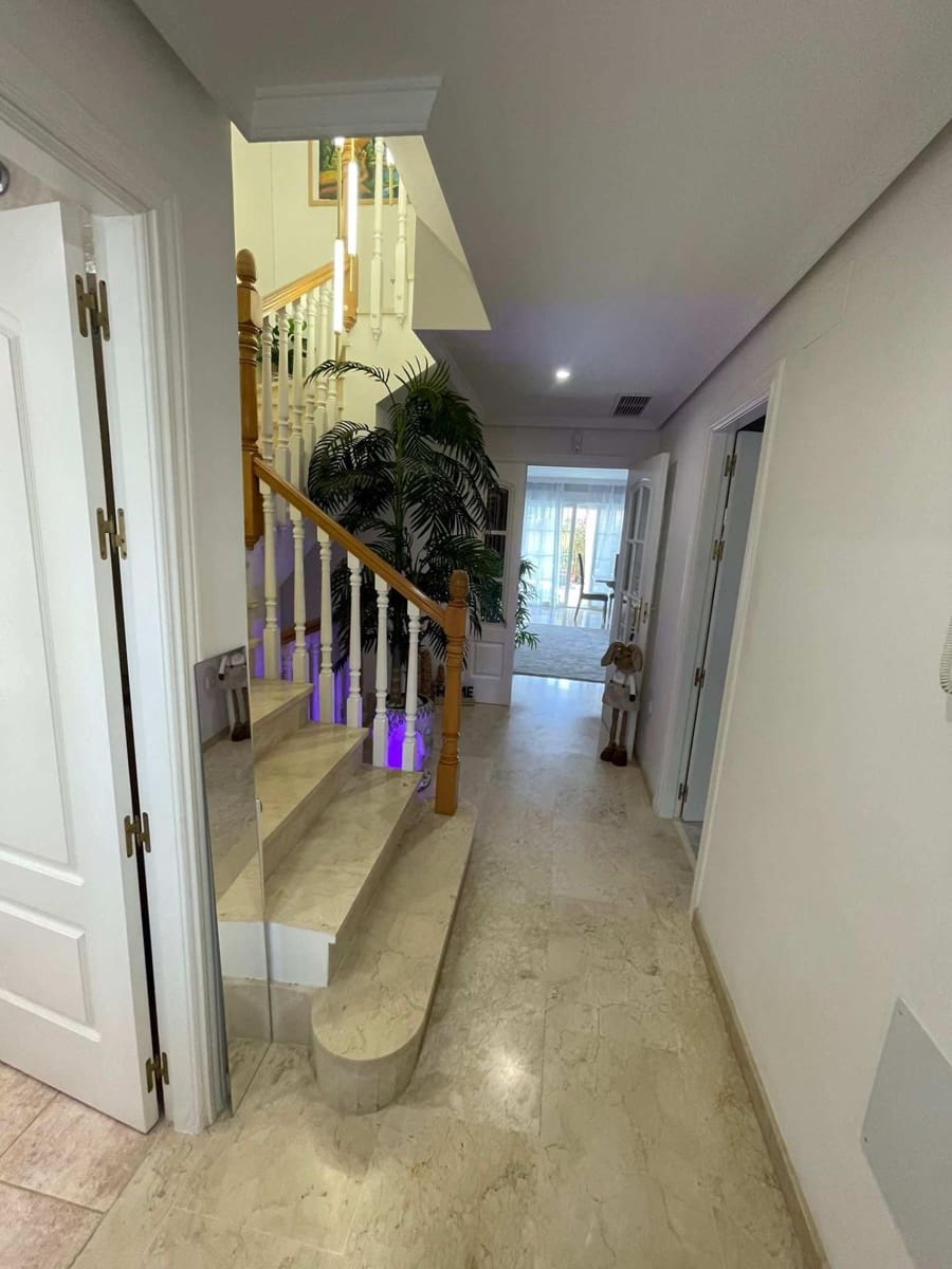 7 soveværelse Rækkehus til salg i Sitio de Calahonda med swimmingpool garage - € 620.000 (Ref: 9747800)