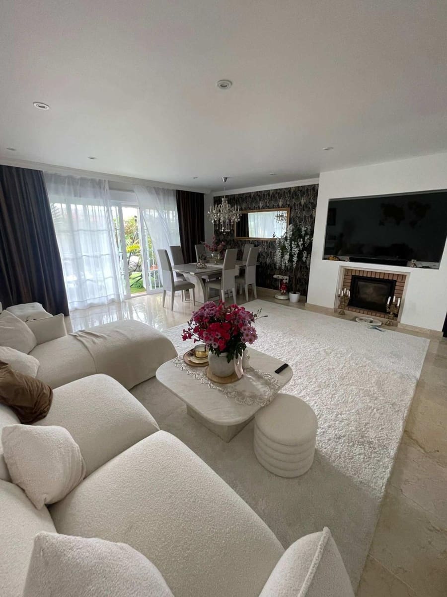 7 soveværelse Rækkehus til salg i Sitio de Calahonda med swimmingpool garage - € 620.000 (Ref: 9747800)