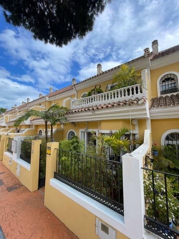 7 soveværelse Rækkehus til salg i Sitio de Calahonda, Mijas med swimmingpool garage - € 620.000 (Ref: 9747800)