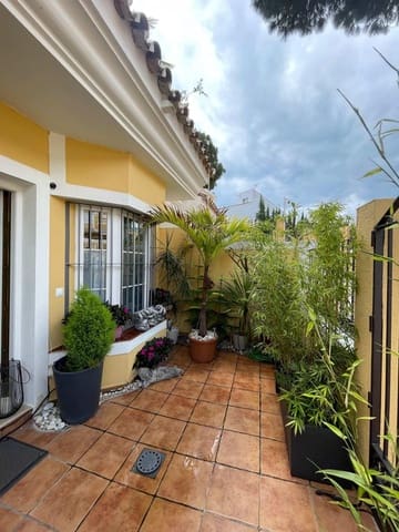 7 soveværelse Rækkehus til salg i Sitio de Calahonda, Mijas med swimmingpool garage - € 620.000 (Ref: 9747800)