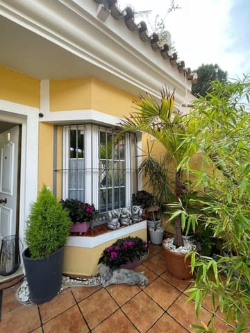 7 soveværelse Rækkehus til salg i Sitio de Calahonda, Mijas med swimmingpool garage - € 620.000 (Ref: 9747800)