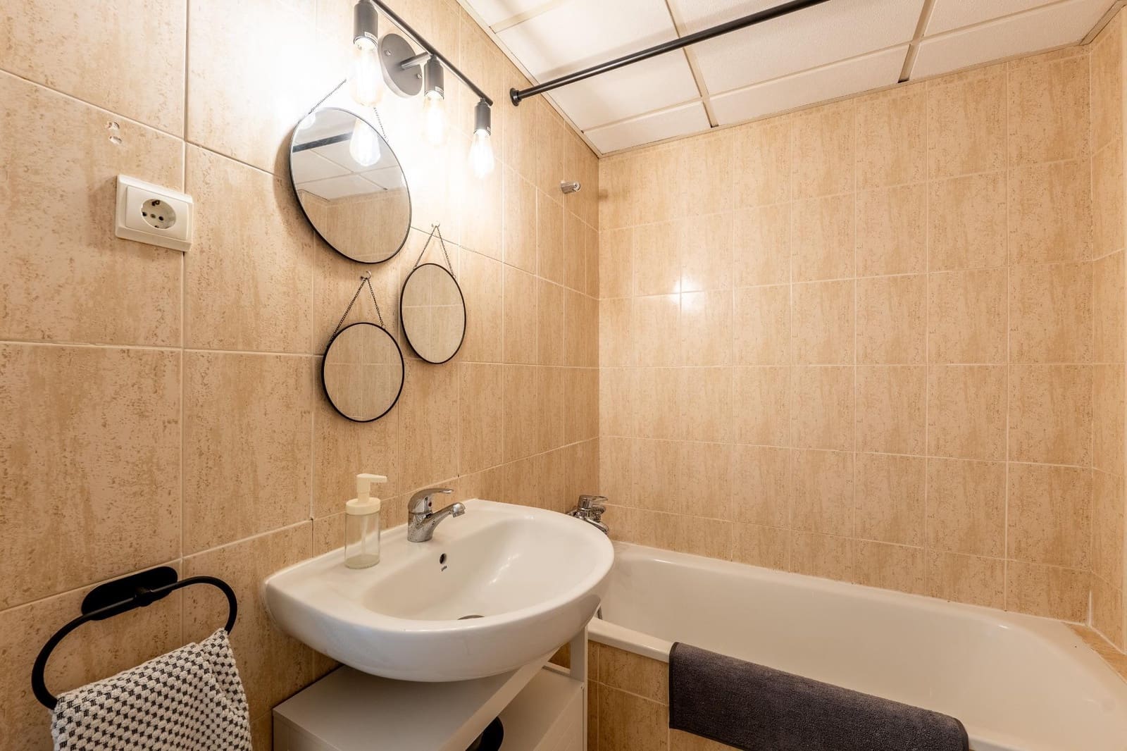 2 slaapkamer Appartement te koop in Torrequebrada met zwembad garage - € 294.000 (Ref: 9780490)