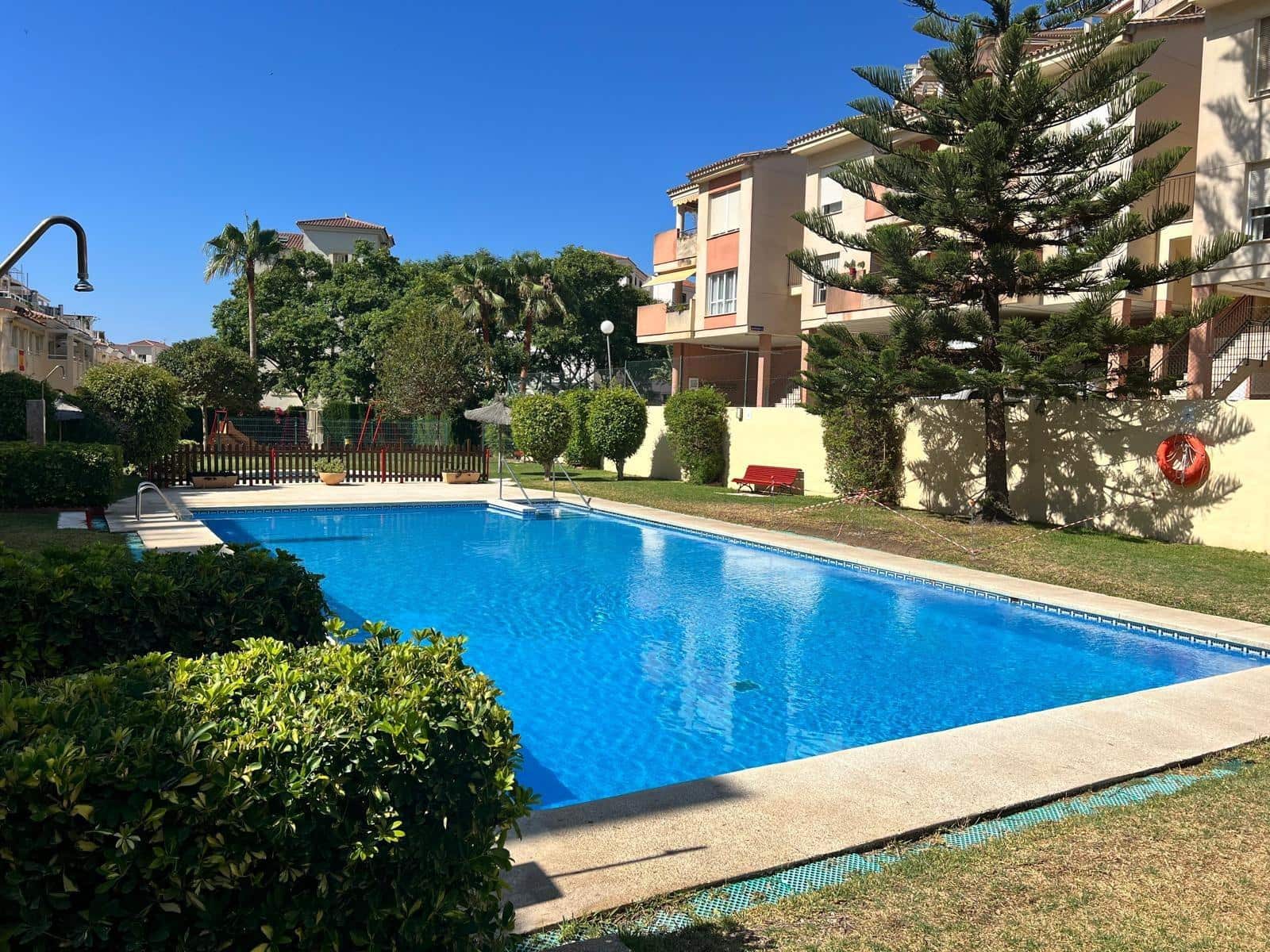 2 slaapkamer Appartement te koop in Torrequebrada met zwembad garage - € 294.000 (Ref: 9780490)