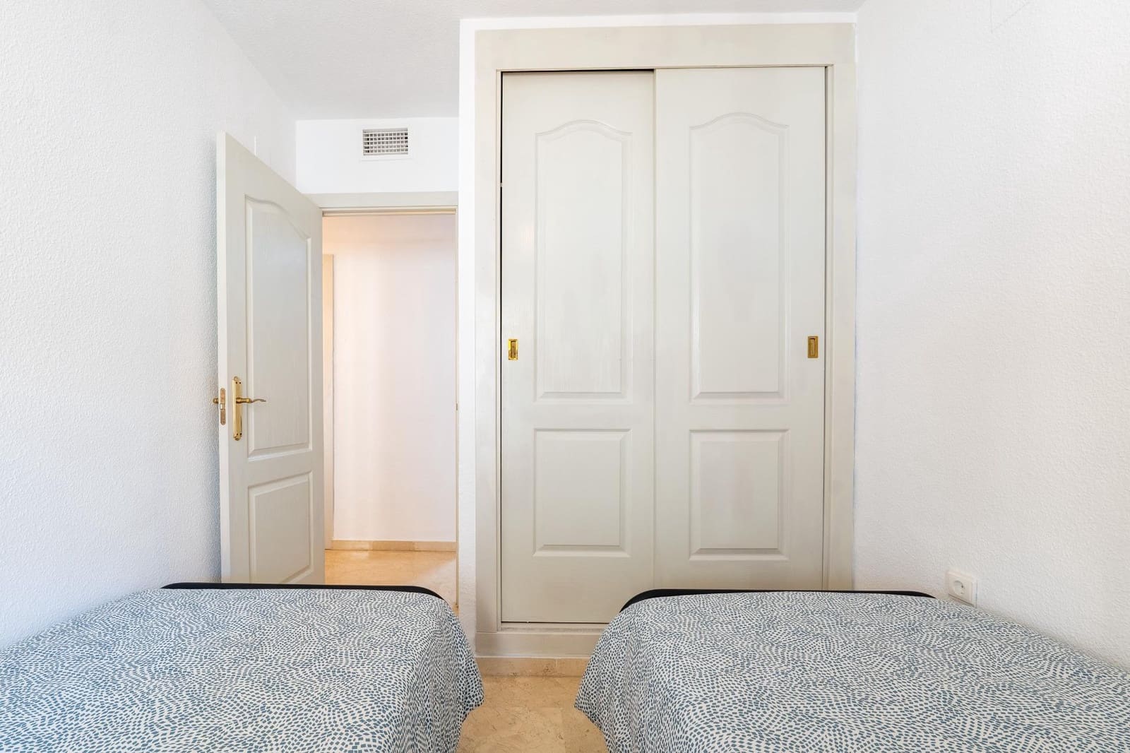 2 slaapkamer Appartement te koop in Torrequebrada met zwembad garage - € 294.000 (Ref: 9780490)