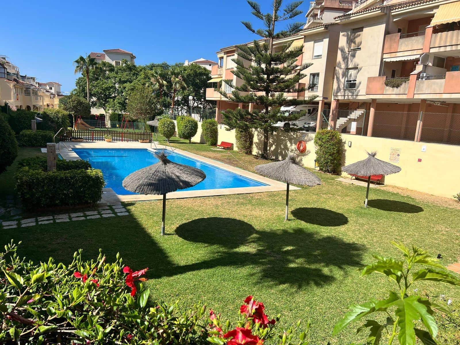 2 slaapkamer Appartement te koop in Torrequebrada met zwembad garage - € 294.000 (Ref: 9780490)