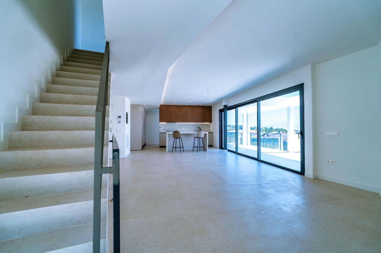 4 bedroom Villa for sale in Pinos de Alhaurin with pool garage - € 850,000 (Ref: 9820445)